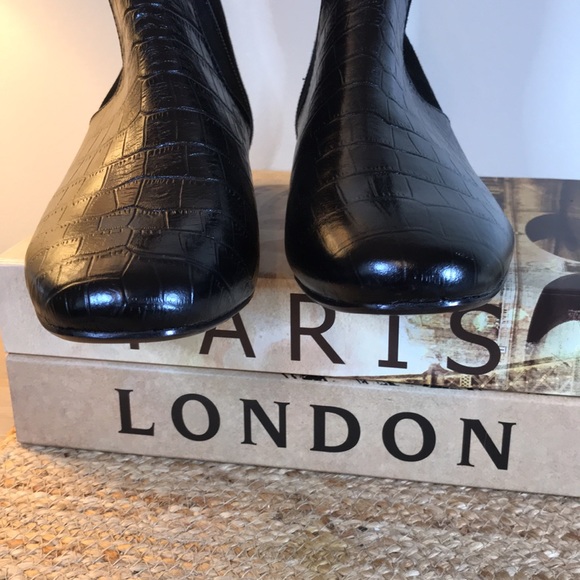 - ♥️ Taryn Rose ♥️…Women’s 7.5…Black Floriana Leather and Suede Ankle Boot… - Picture 12 of 16